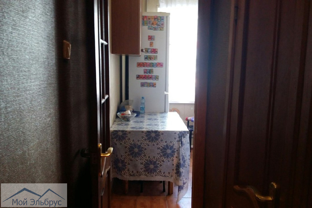 Вид на кухню из коридора