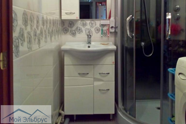 Ванная комната в трехкомнатной квартире в Терсколе